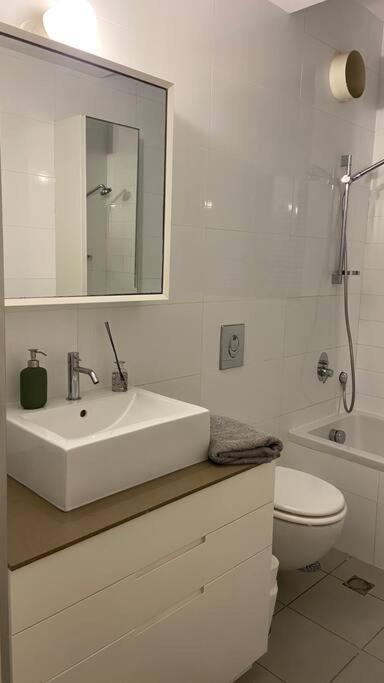 Laura Compound- Authentic 1 Bedroom Charming & Specious Tel Aviv Luaran gambar