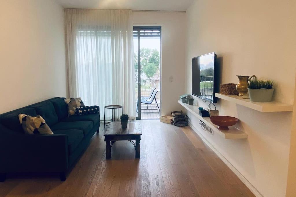 Laura Compound- Authentic 1 Bedroom Charming & Specious Tel Aviv Luaran gambar