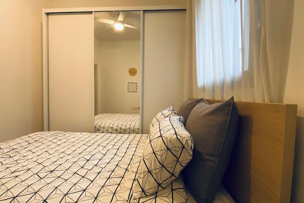 Laura Compound- Authentic 1 Bedroom Charming & Specious Tel Aviv Luaran gambar