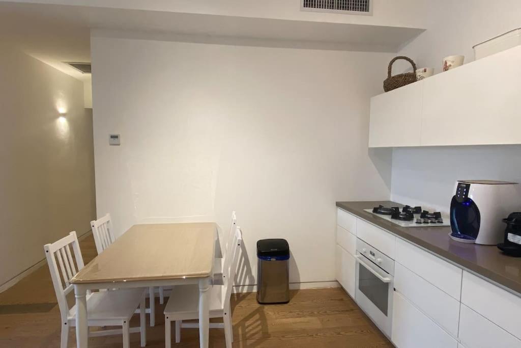 Laura Compound- Authentic 1 Bedroom Charming & Specious Tel Aviv Luaran gambar