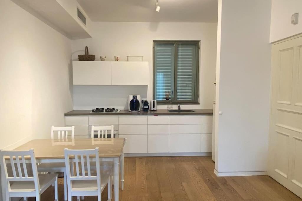 Laura Compound- Authentic 1 Bedroom Charming & Specious Tel Aviv Luaran gambar