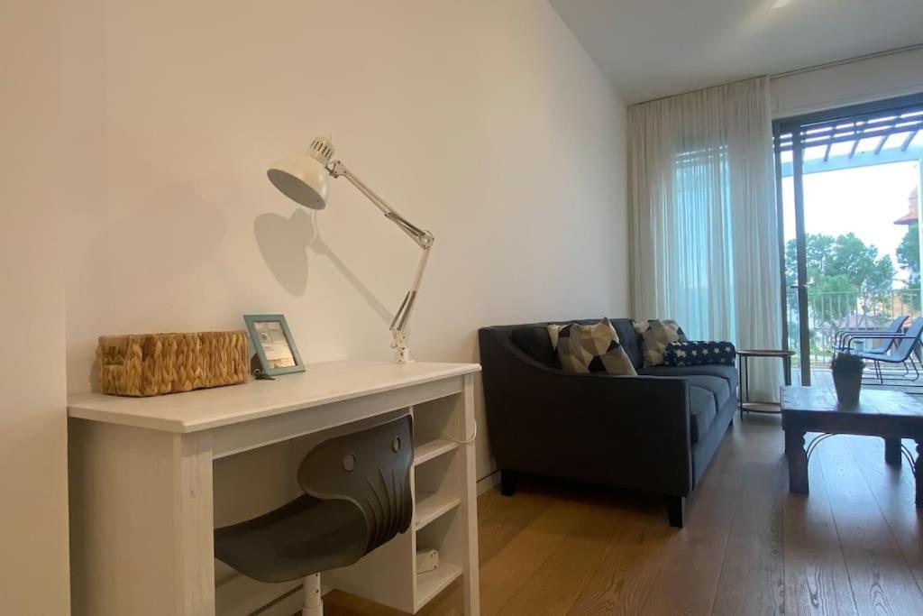 Laura Compound- Authentic 1 Bedroom Charming & Specious Tel Aviv Luaran gambar