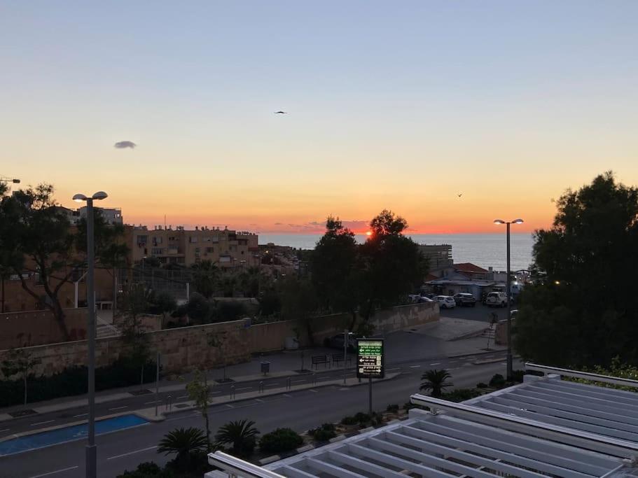 Laura Compound- Authentic 1 Bedroom Charming & Specious Tel Aviv Luaran gambar