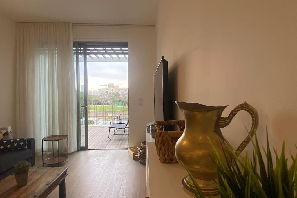 Laura Compound- Authentic 1 Bedroom Charming & Specious Tel Aviv Luaran gambar