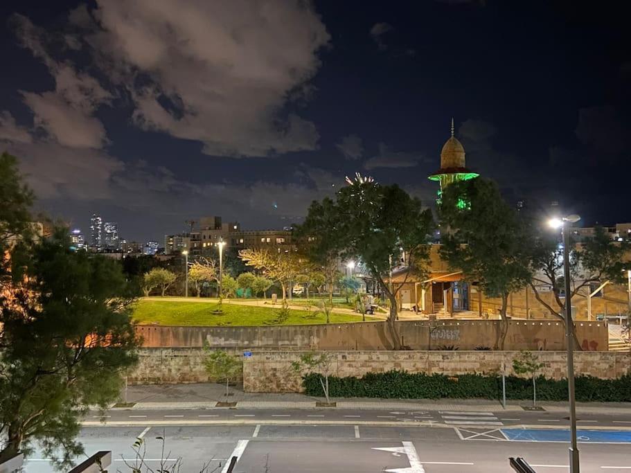 Laura Compound- Authentic 1 Bedroom Charming & Specious Tel Aviv Luaran gambar