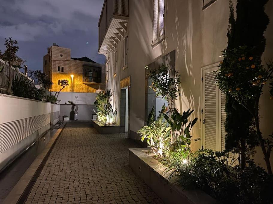 Laura Compound- Authentic 1 Bedroom Charming & Specious Tel Aviv Luaran gambar